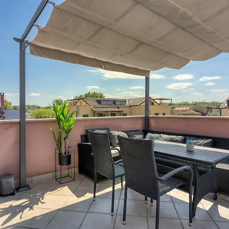 아파트 Sofia With Roof Terrace And Sea View In *