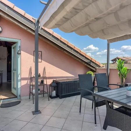 Sofia With Roof Terrace And Sea View In 아파트 *