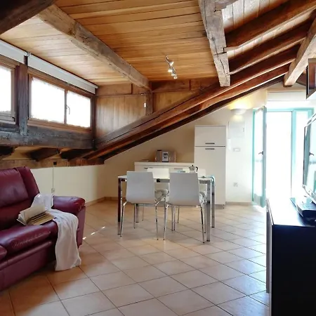 Sofia With Roof Terrace And Sea View In Gedici