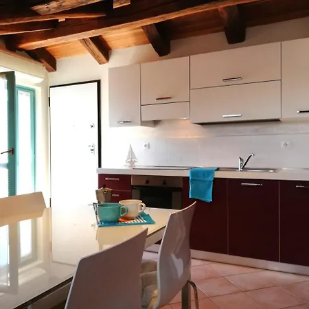 Sofia With Roof Terrace And Sea View In Apartment Gedici